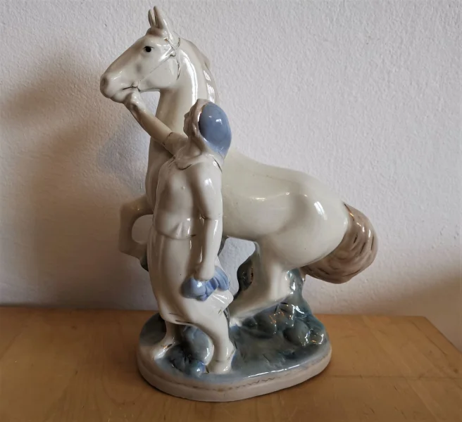 Maedchen mit Pferd 1.jpg