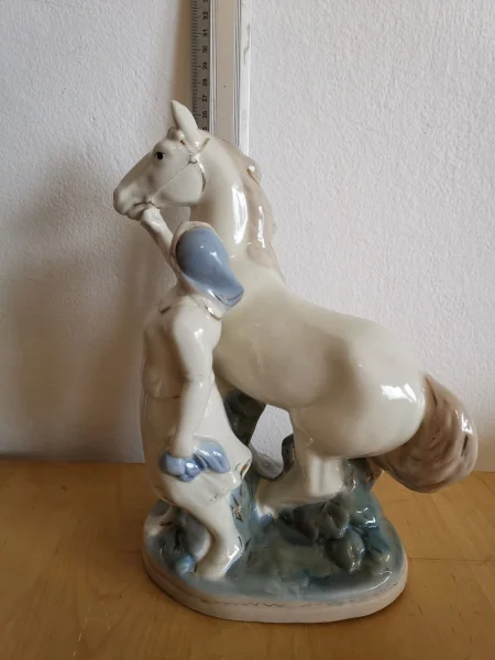 Maedchen mit Pferd 5.jpg