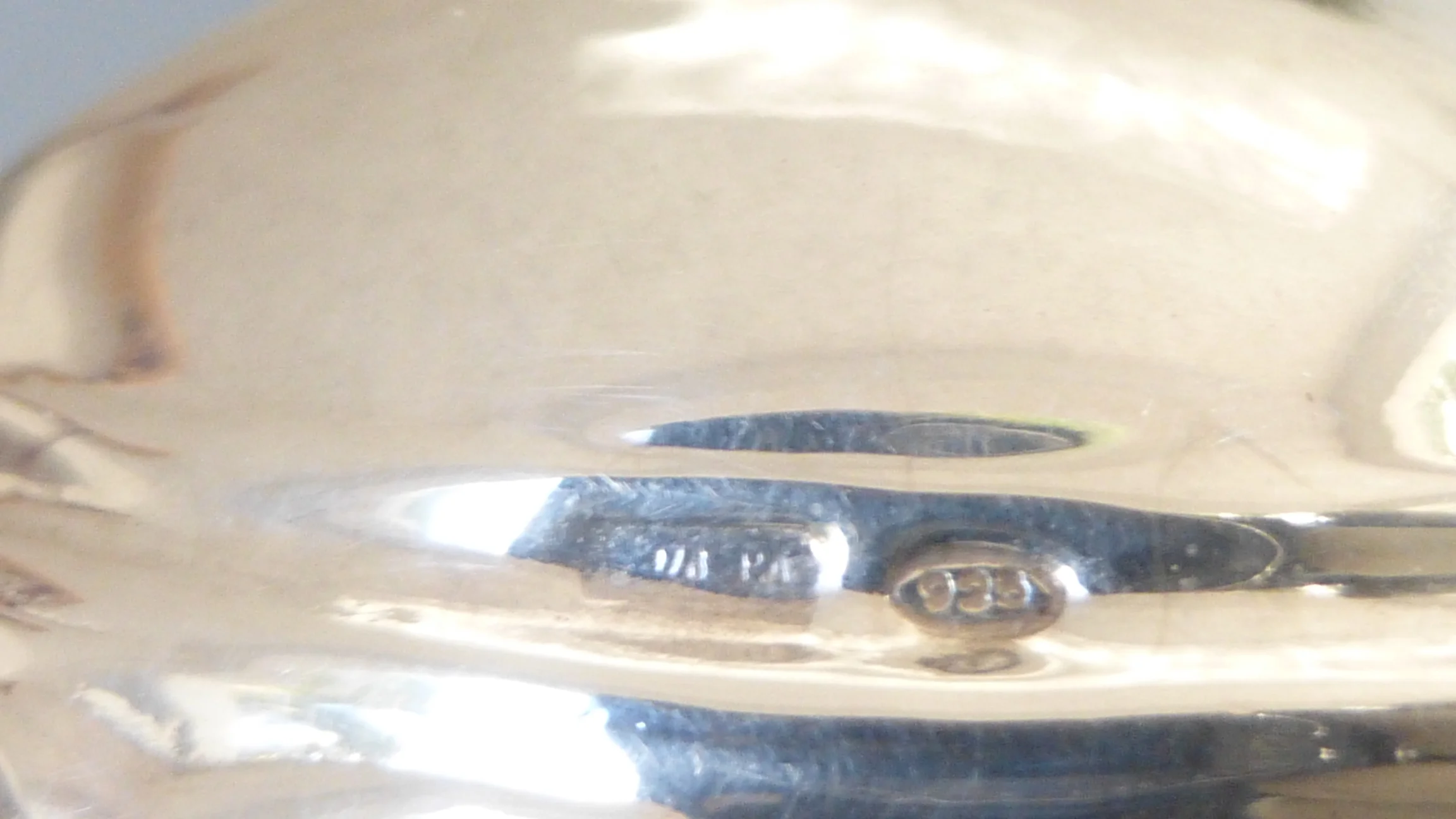 Silberpunze 925er Sterlingsilber und rechts<br />daneben 78 PA