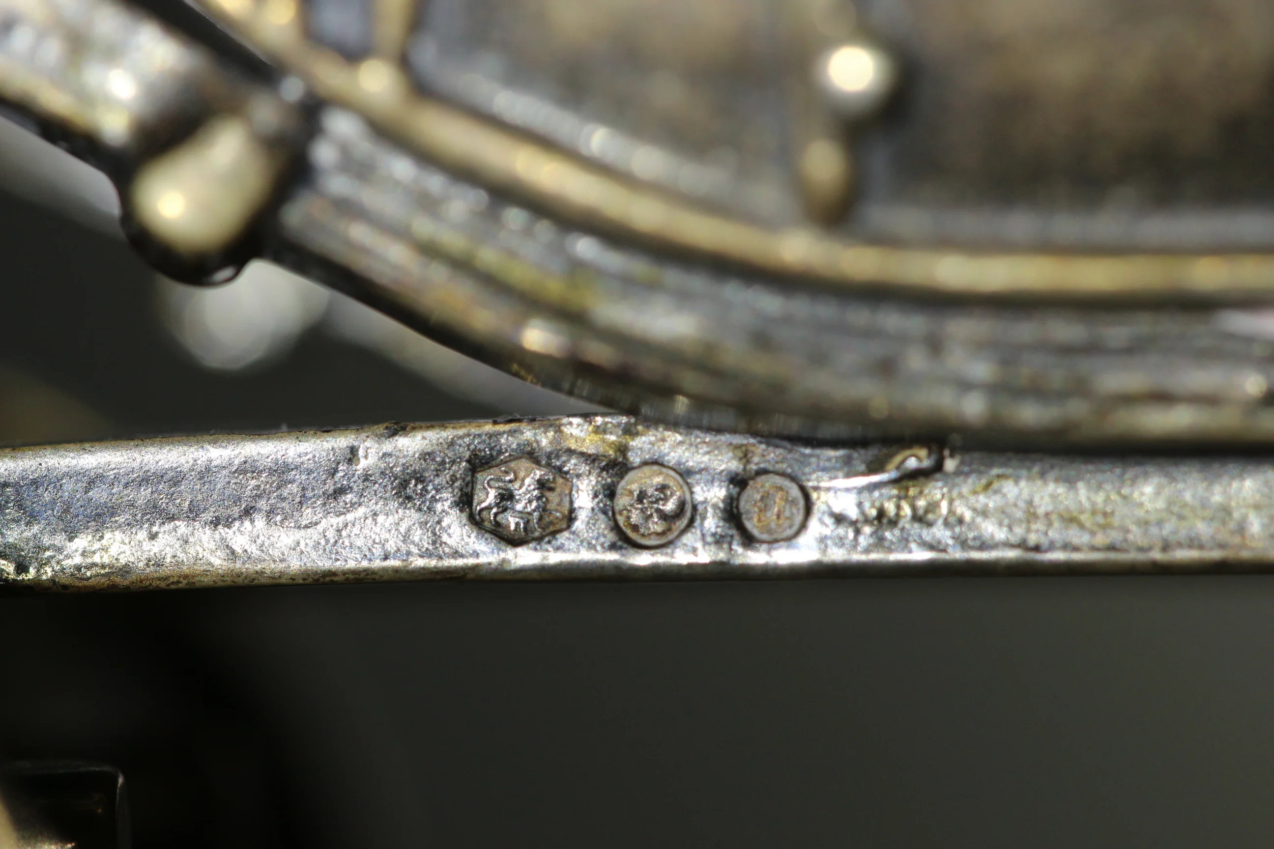 Stempel auf dem Kutschenrahmen