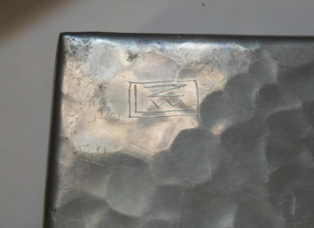 Raucherset Signatur Boden.jpg