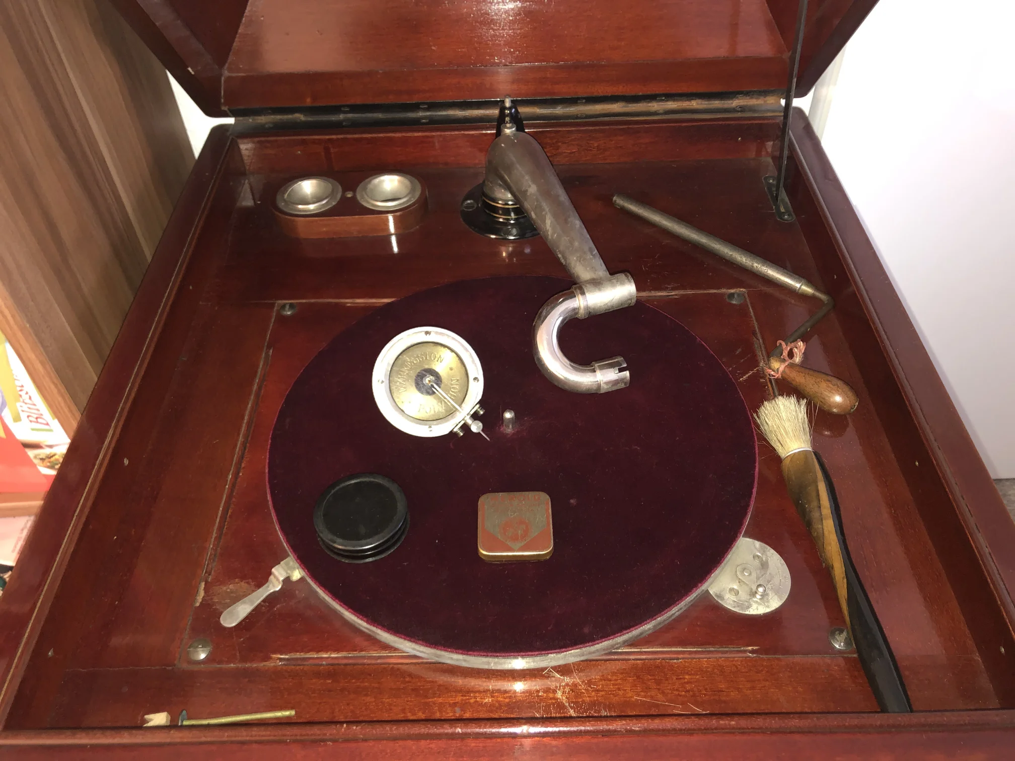 6 Grammophon-Deckel auf.jpg