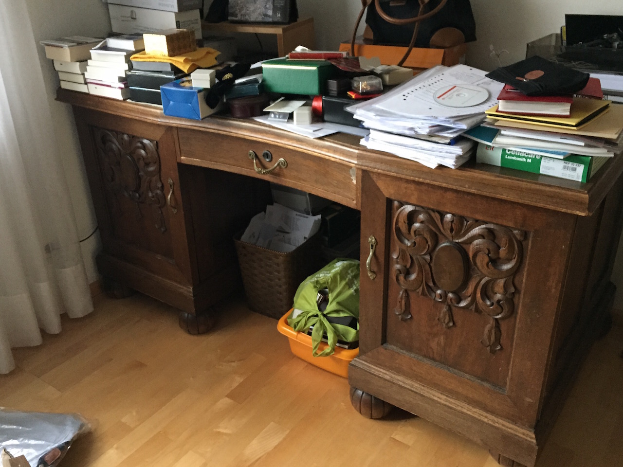 Schreibtisch