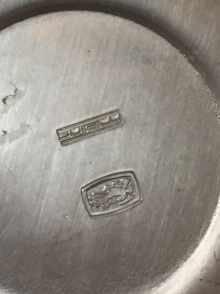 Boden des schlichten Humpen mit Deckel
