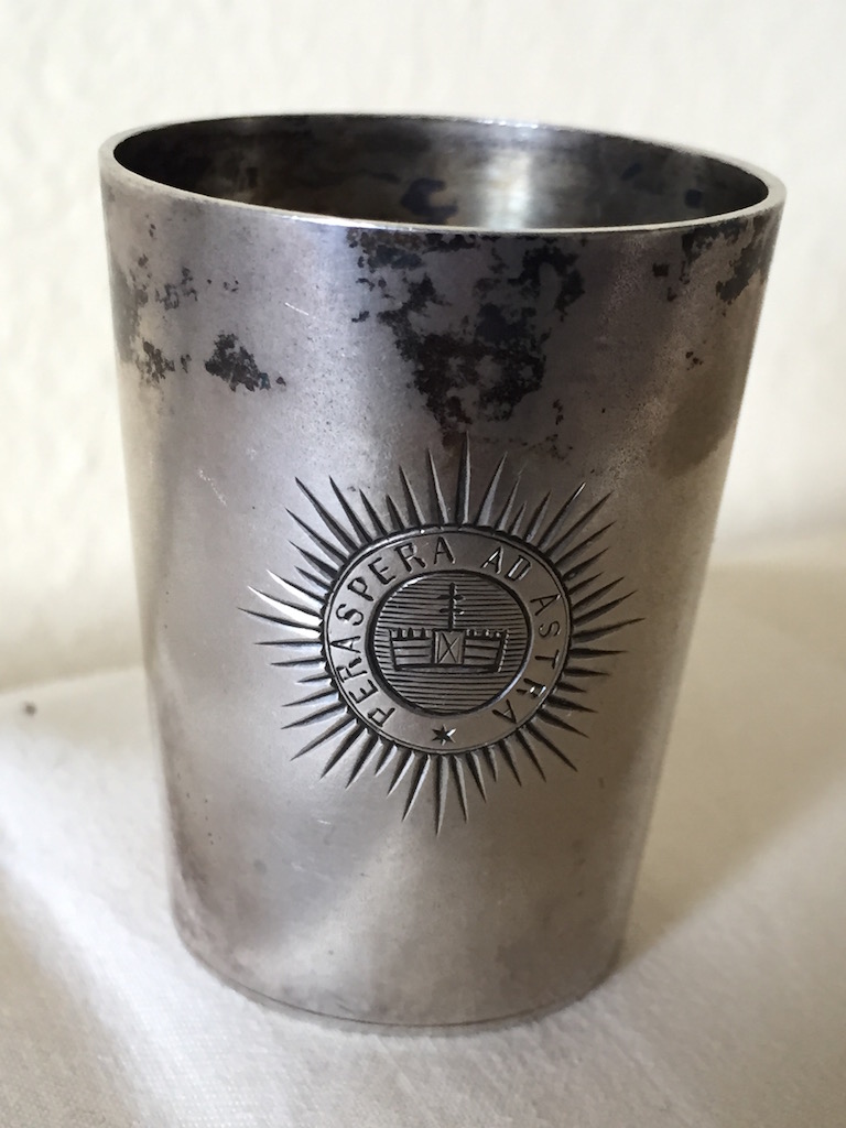 Schnapsbecher aus Silber.