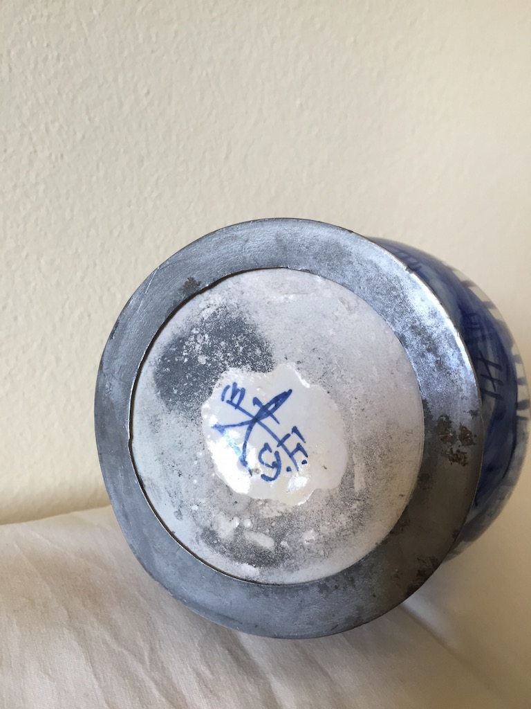 Blau bemalter Humpen Bodensignatur.