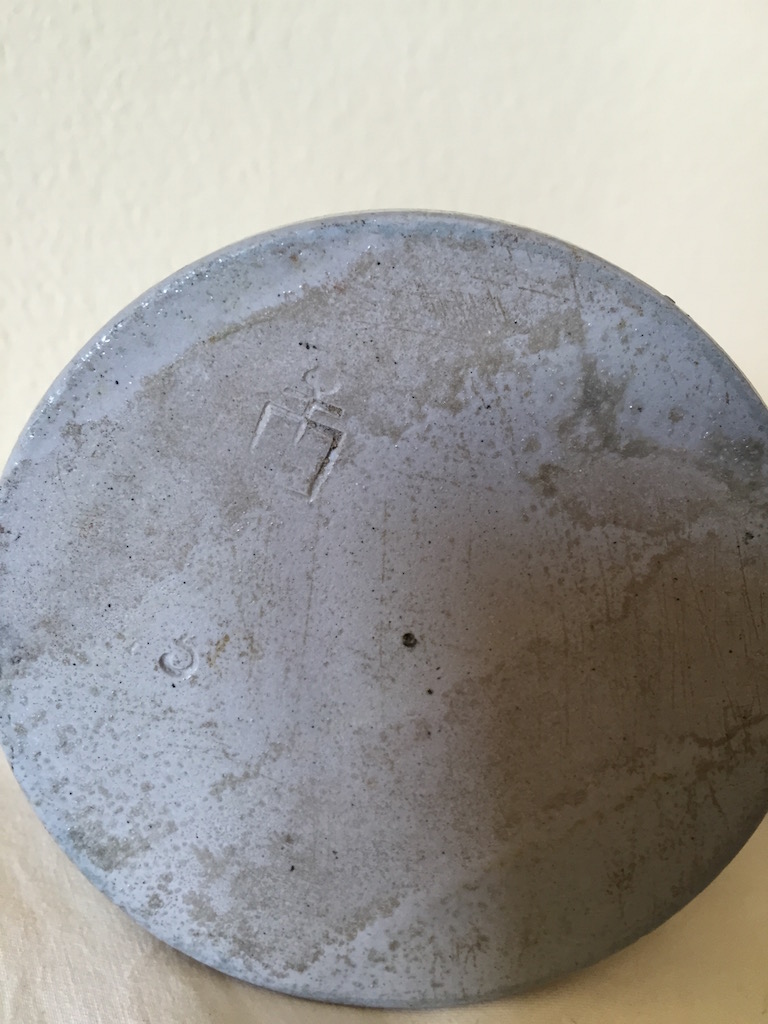 Bierkrug mit Wappen von unten mit Herstellerstempel?