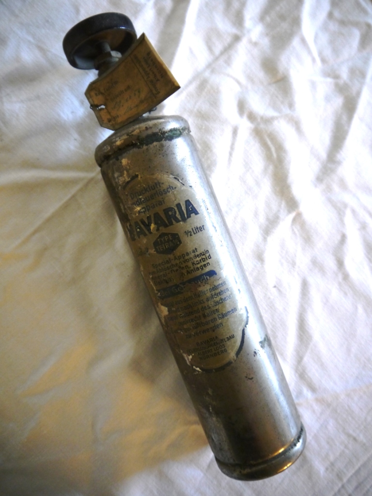 Antiker Feuerlöscher.JPG