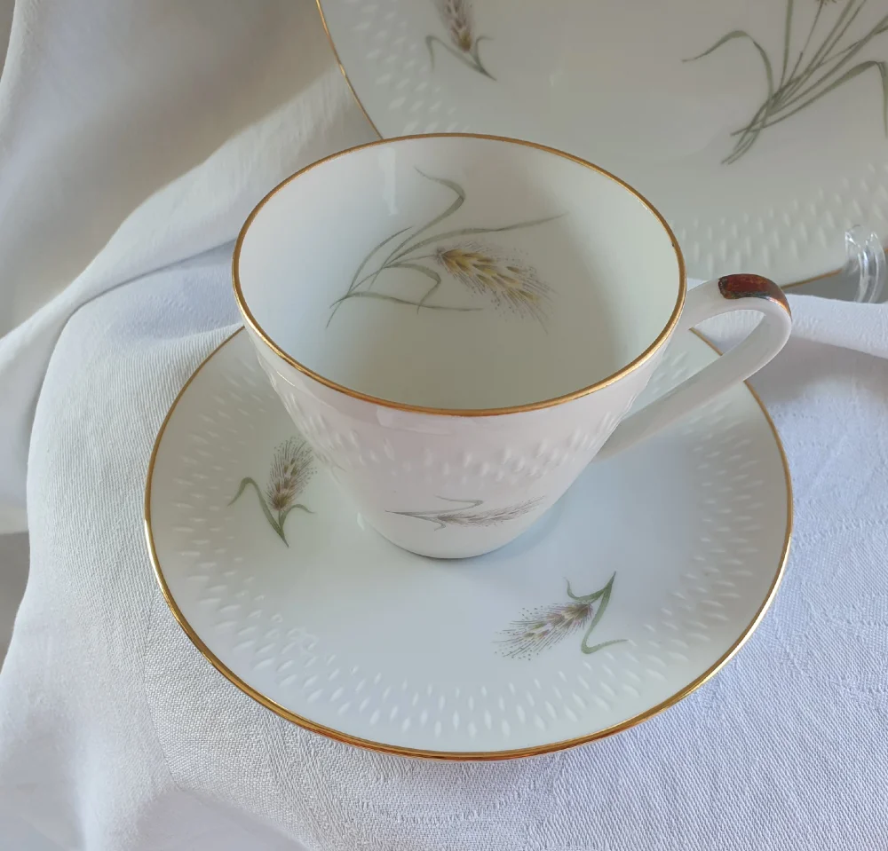 Edelstein Tasse 2.jpg