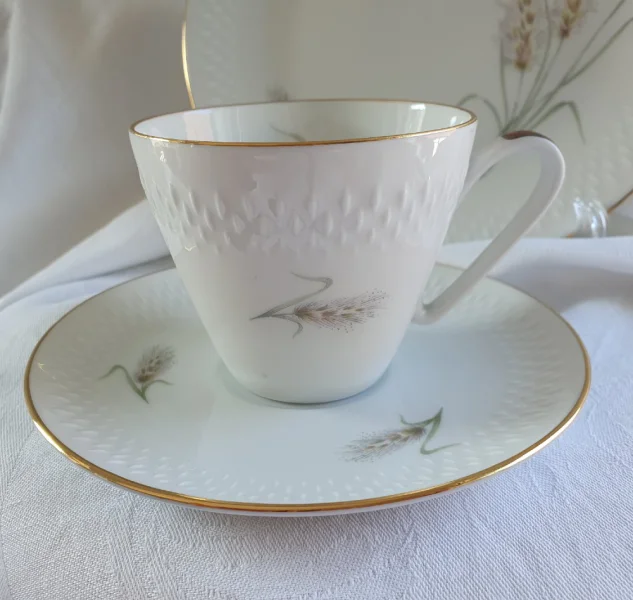 Edelstein Tasse 1.jpg