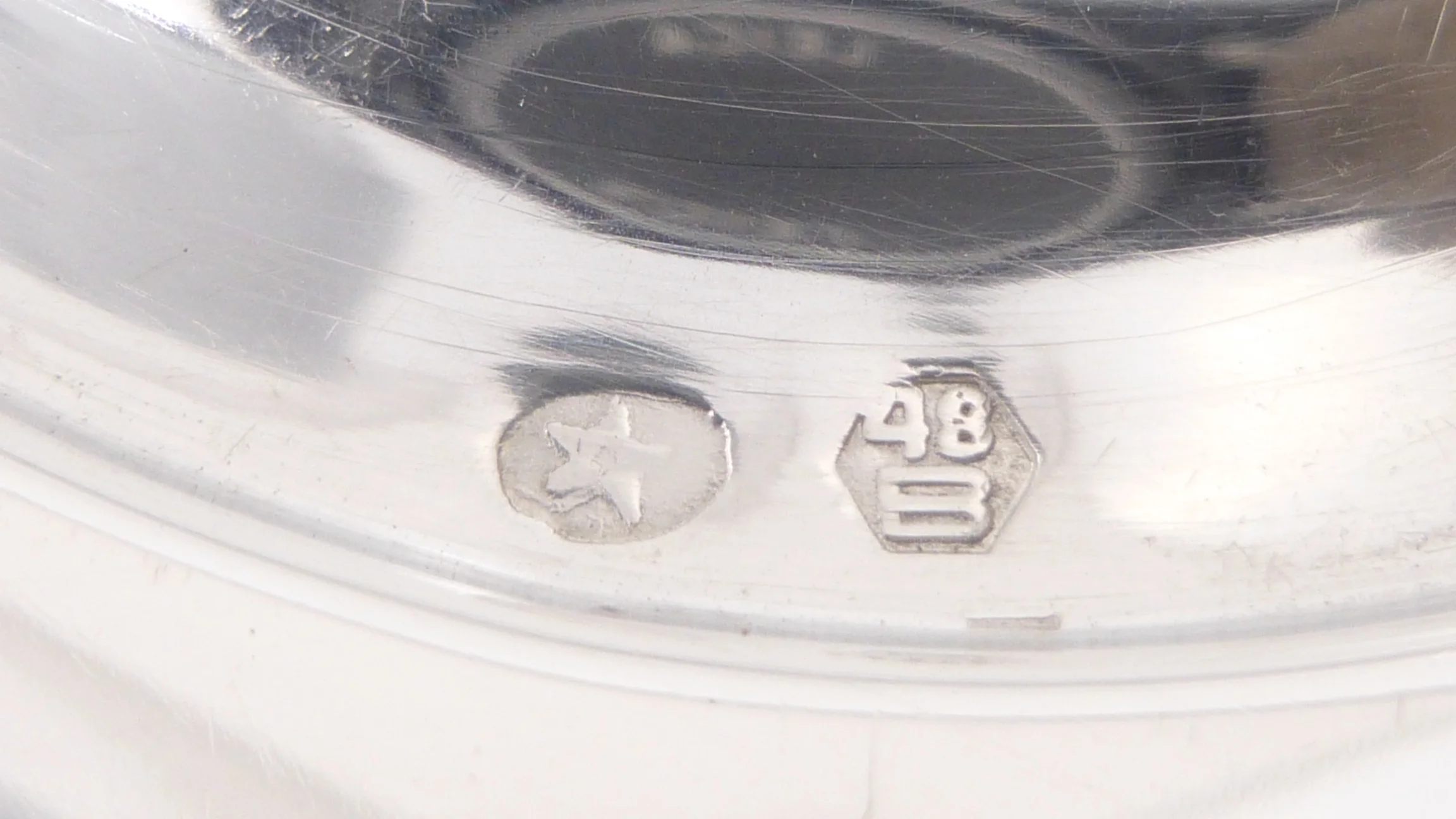 Herstellerpunze 48 B auf Untertasse