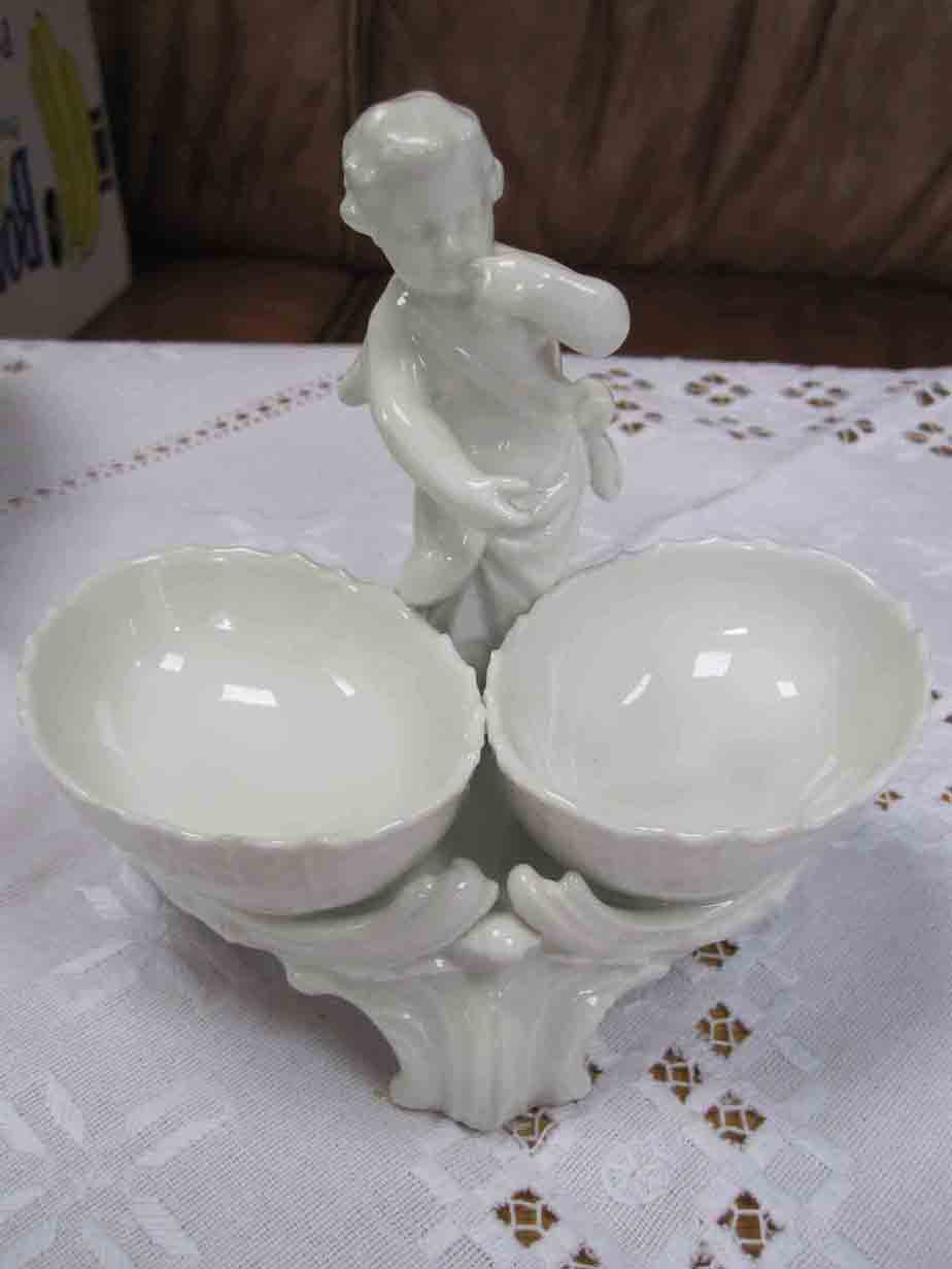 figur_mit_2_schaelchen.jpg