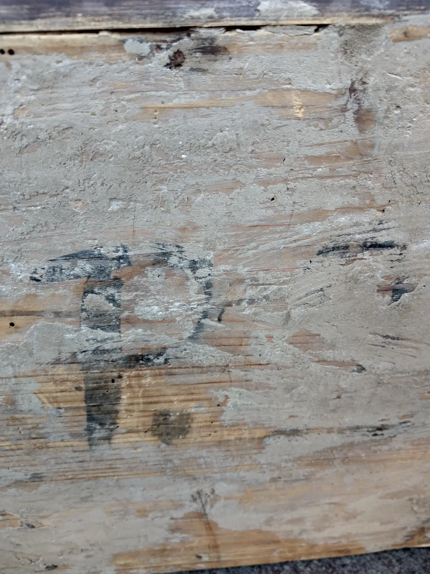 Unterseite mit Aufschrift: P und ?