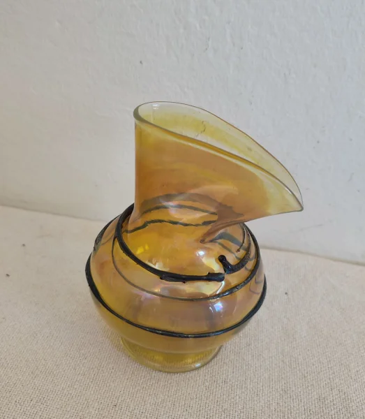 irisierende Vase mit Schlangen Aufschmelzung 3.jpg