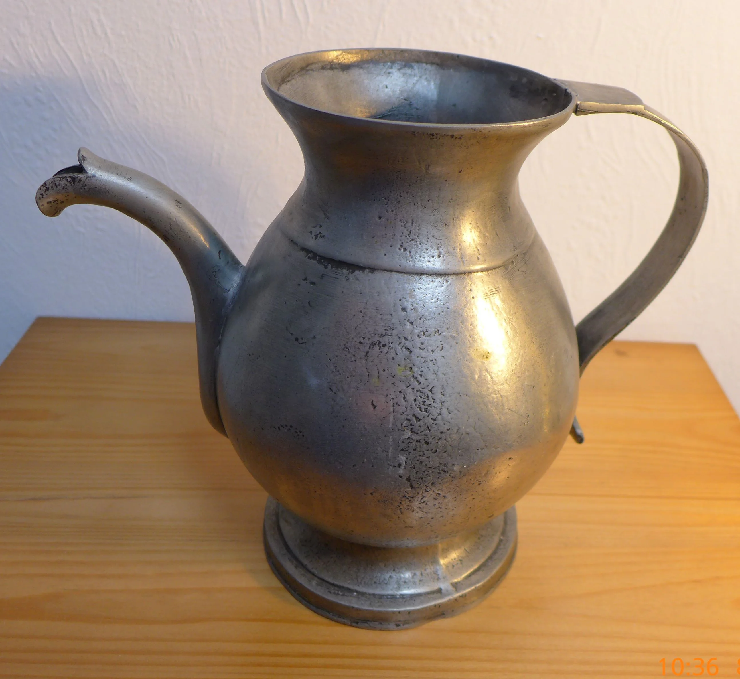 Wasserkanne Zinn1.jpg